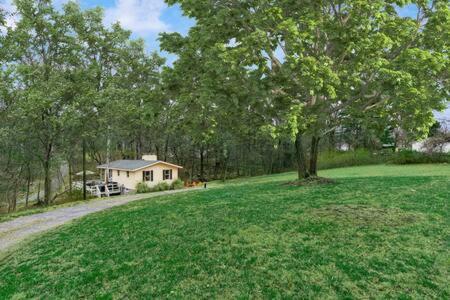 Harpers Ferry Cabin Hot Tub, Deck, Fire Pit, Wifi Екстер'єр фото