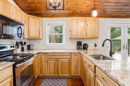 Harpers Ferry Cabin Hot Tub, Deck, Fire Pit, Wifi Екстер'єр фото