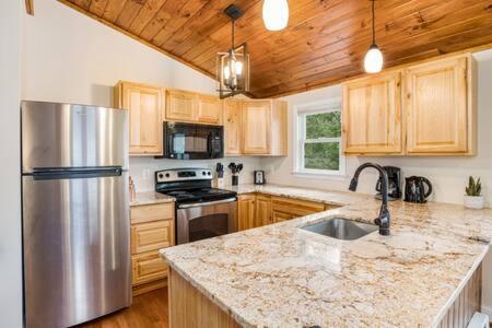 Harpers Ferry Cabin Hot Tub, Deck, Fire Pit, Wifi Екстер'єр фото